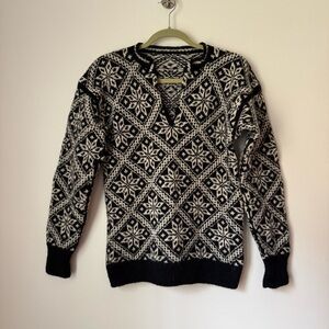 Vtg Handmade Norwegian Wool Sweater | Black & White Nordic Snowflake Fair Isle S